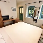 Oalis Boutique 4*
